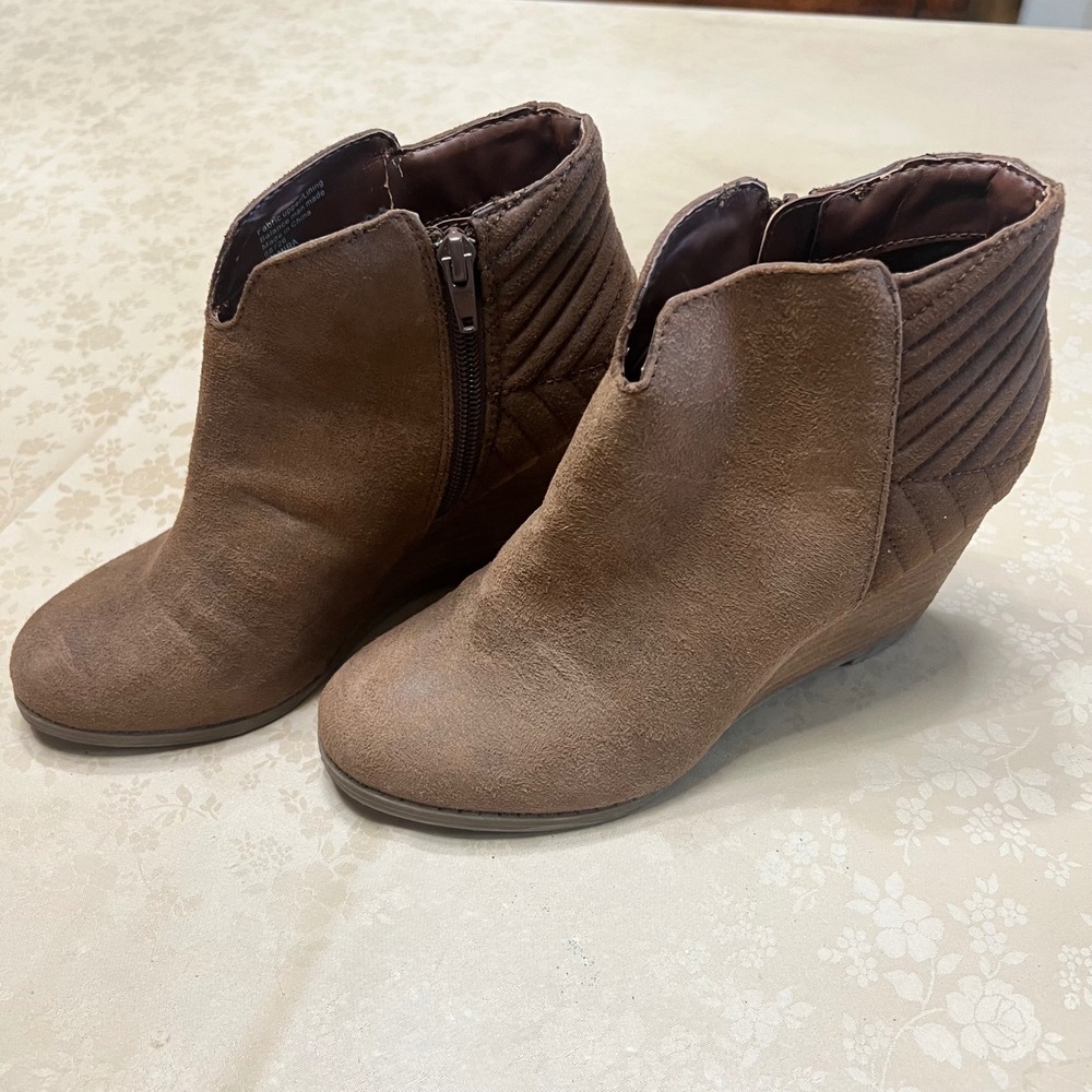 Carlos by Carlos Santana Camira Brown Faux Suede Wedge Ankle Boots Womens 7M